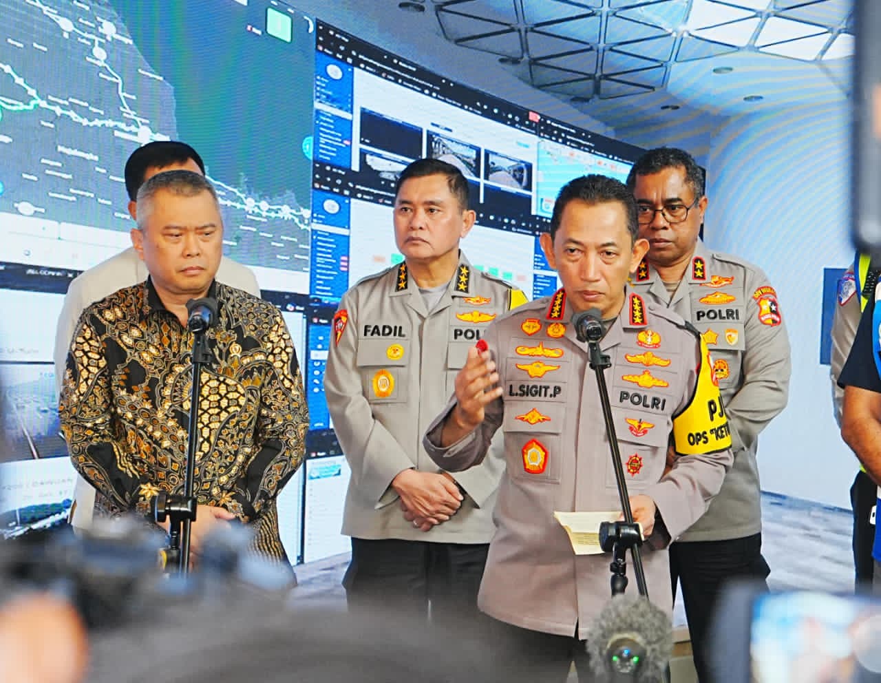 Tinjau Jasa Marga Command Center, Kapolri Pastikan Penanganan Arus Balik Berjalan Lancar dan Aman