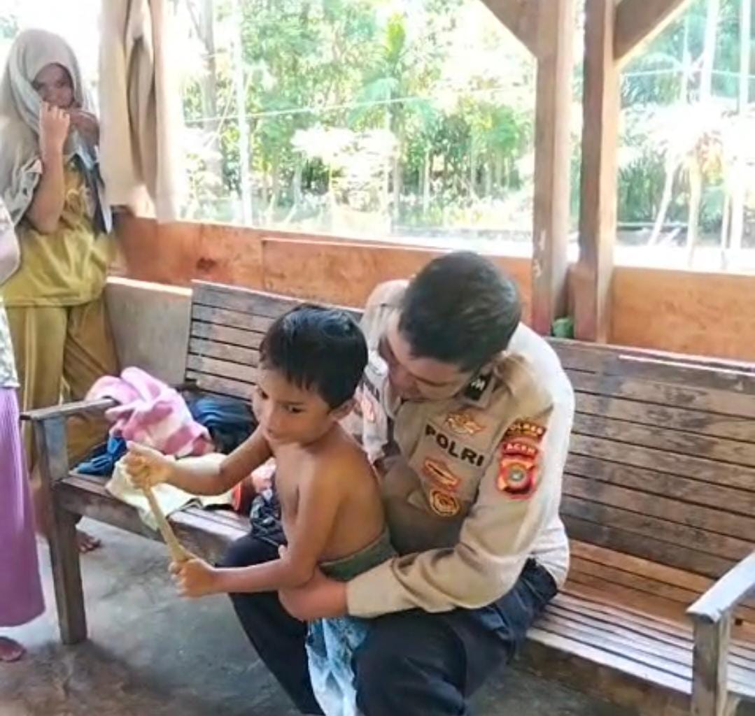 Mendengar Kisah Pilu 5 Anak yang Ditinggalkan Orang Tuanya, Polisi Pidie Jaya Ulurkan Bantuan