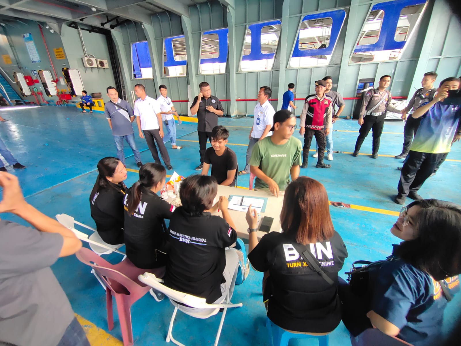 Polres Nias dan BNNK Gelar Tes Urine bagi Awak Kapal di Pelabuhan Gunungsitoli dalam rangka Operasi Lilin Toba 2024