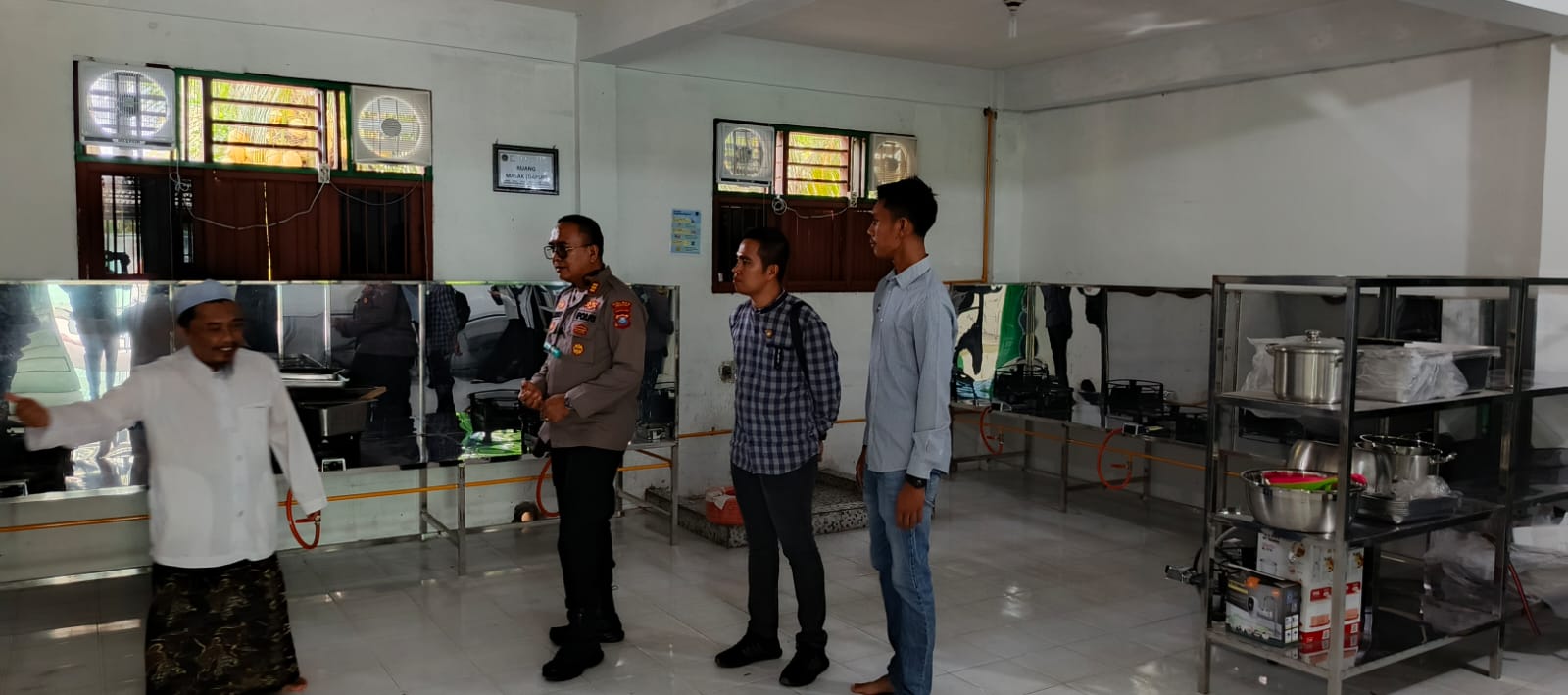 Kapolsek Air Joman Tinjau Kesiapan Launching Program SPPG/MBG di Desa Banjar