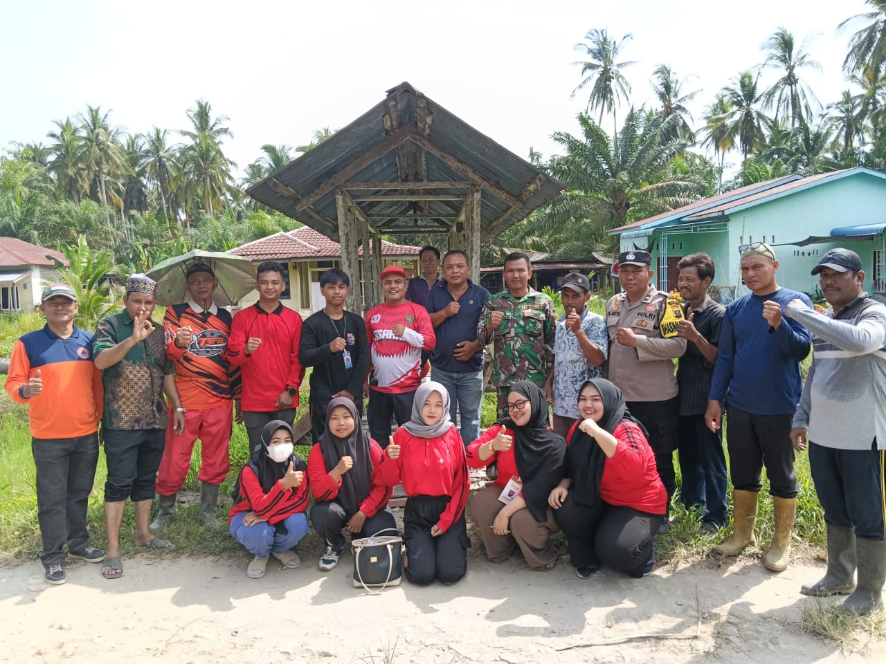 Polres Asahan Gelar Gotong Royong Massal untuk Lingkungan yang Bersih dan Sehat